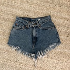 VINTAGE LEVI SHORTS